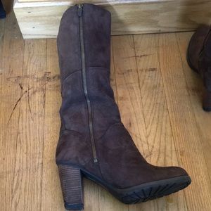 Timberland brown suede leather boots.